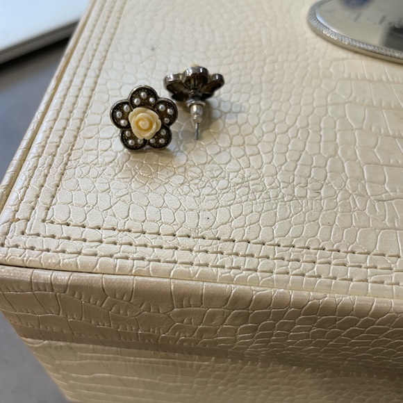 Flower Earrings with pearls and rose - Picture 2 of 4